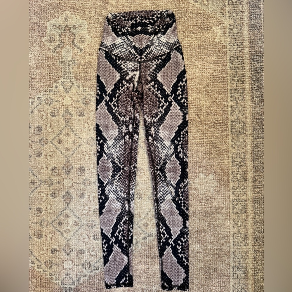Niyama Sol Barefoot leggings  rare discontinued design size XS. EUC